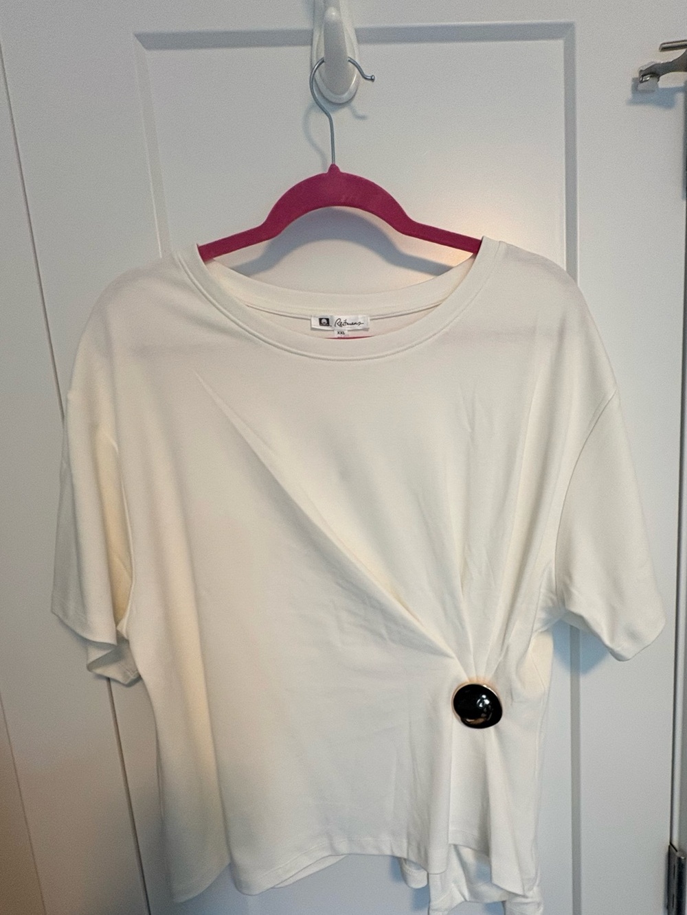 Reitmans White Short Sleeve Top with Side Ruching and Black Button